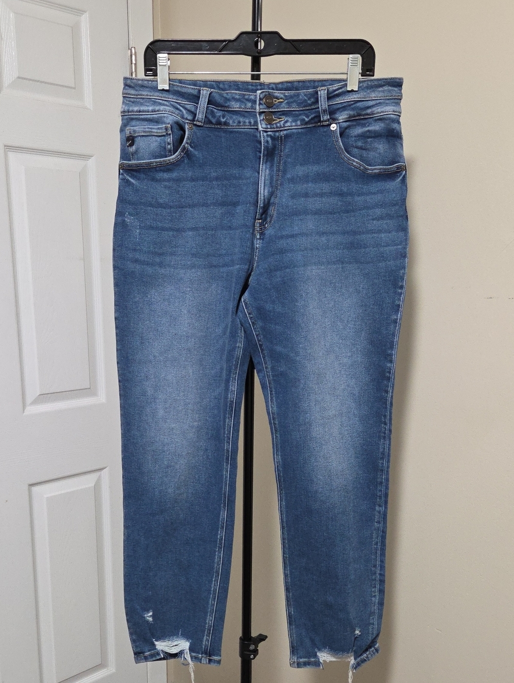 KanCan Cotton Blend Mid-Rise Distressed Cropped Blue Jeans